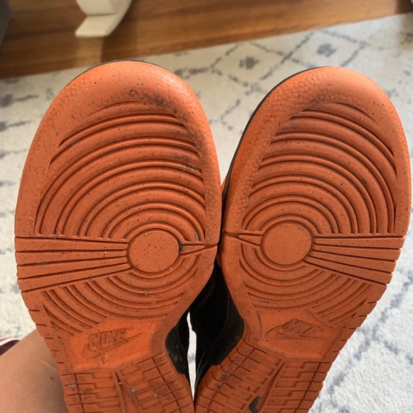 Nike SB Black and Orange - Picture 3 of 4